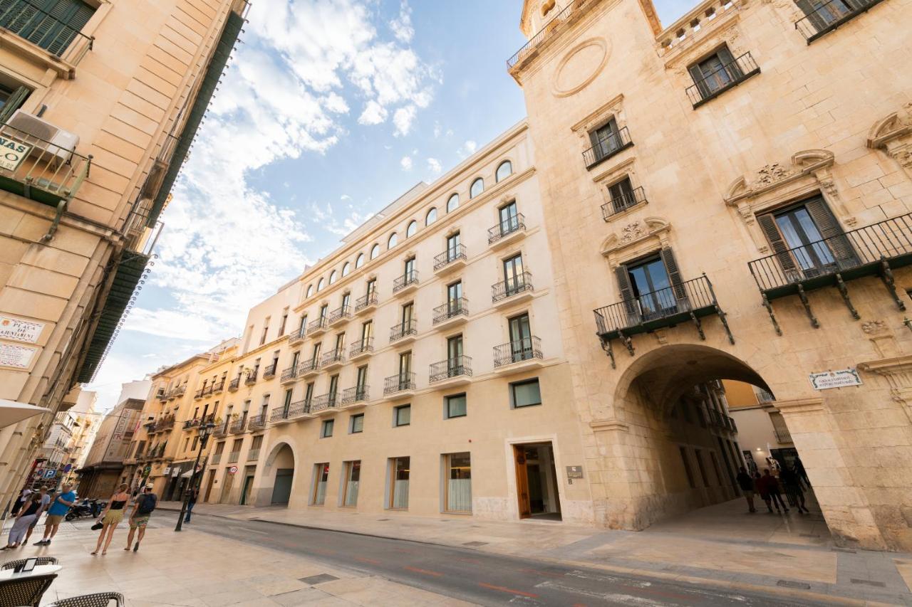 Eurostars Portico Alicante Exteriér fotografie The Palau de la Generalitat, seat of the Government of the Balearic Islands.