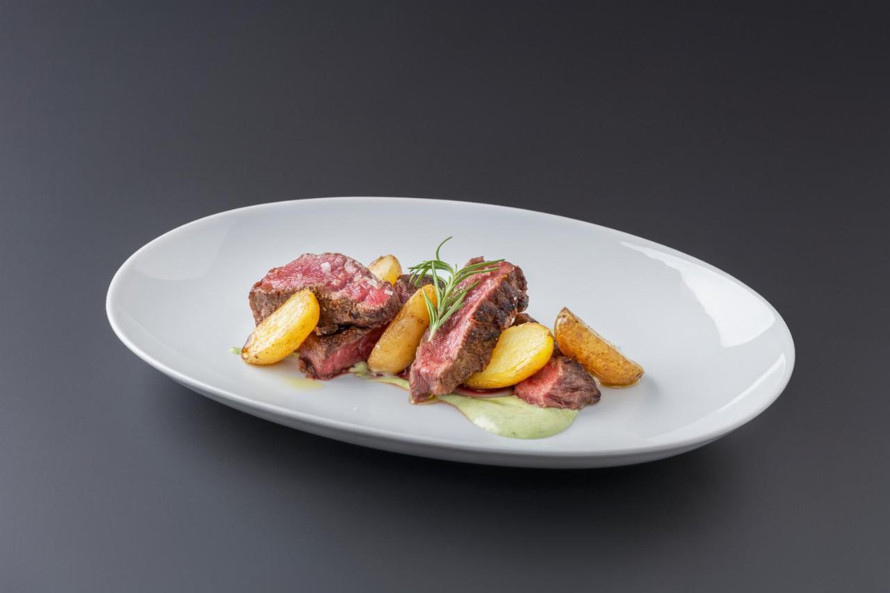 Eurostars Portico Alicante Exteriér fotografie A steak with potatoes